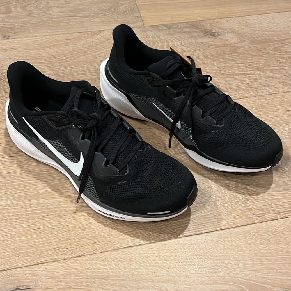 Pair of Nike black air zooms brand new with tags and box men’s 11.5